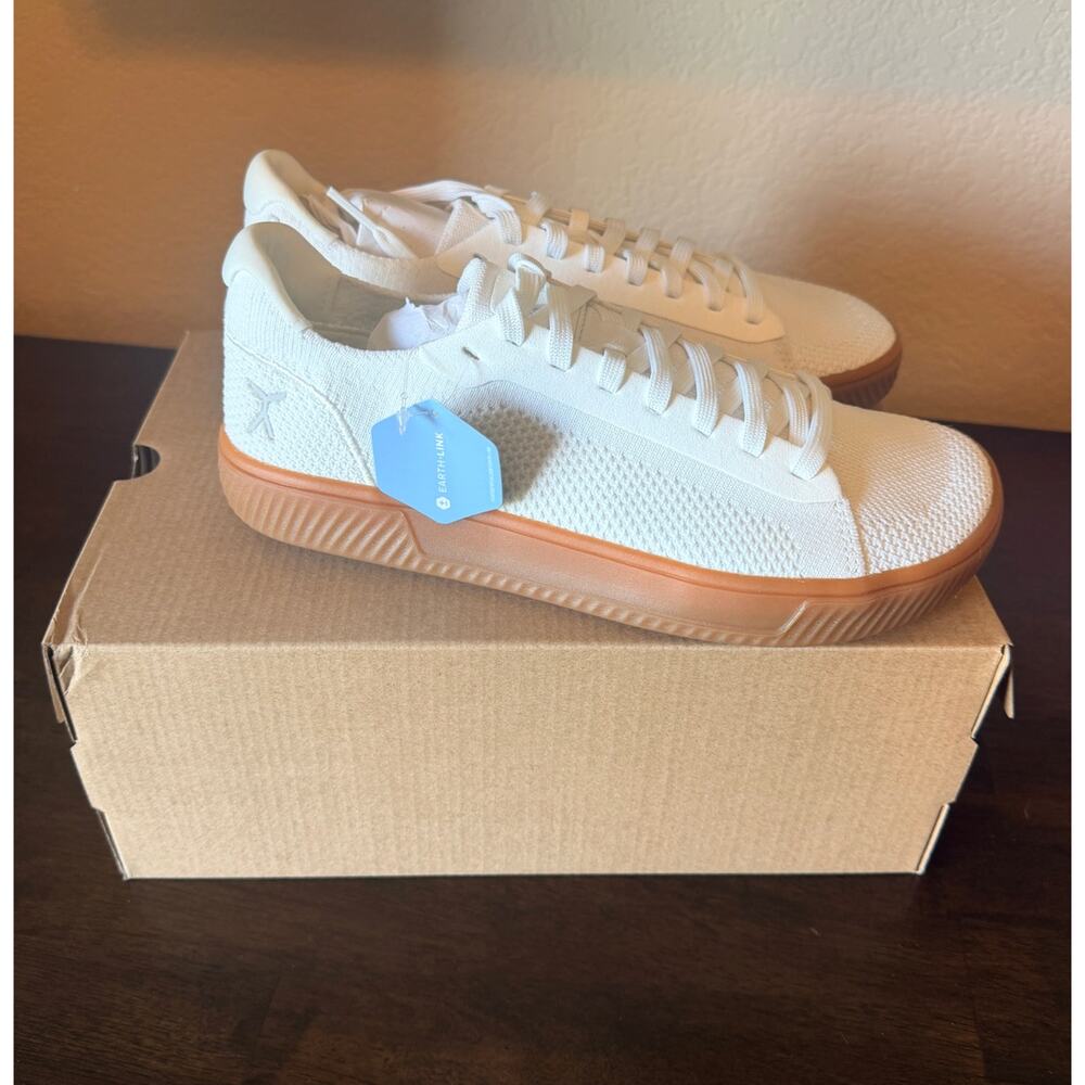 Flux Adapt Knit Trainer mens 8 wms 9.5 White Gum NEW in box